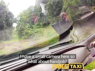 faketaxi posh Blondine fällt für meine aus Gas Trick