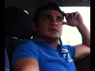 un cabron chaqueteandomela en su carro