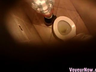 versteckte Kamera über der Toilette