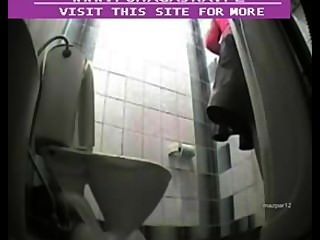 hidden cam in der öffentlichen Toilette