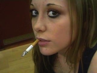 Mädchen rauchen