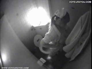 Toilette Masturbation heimlich von spycam gefangen